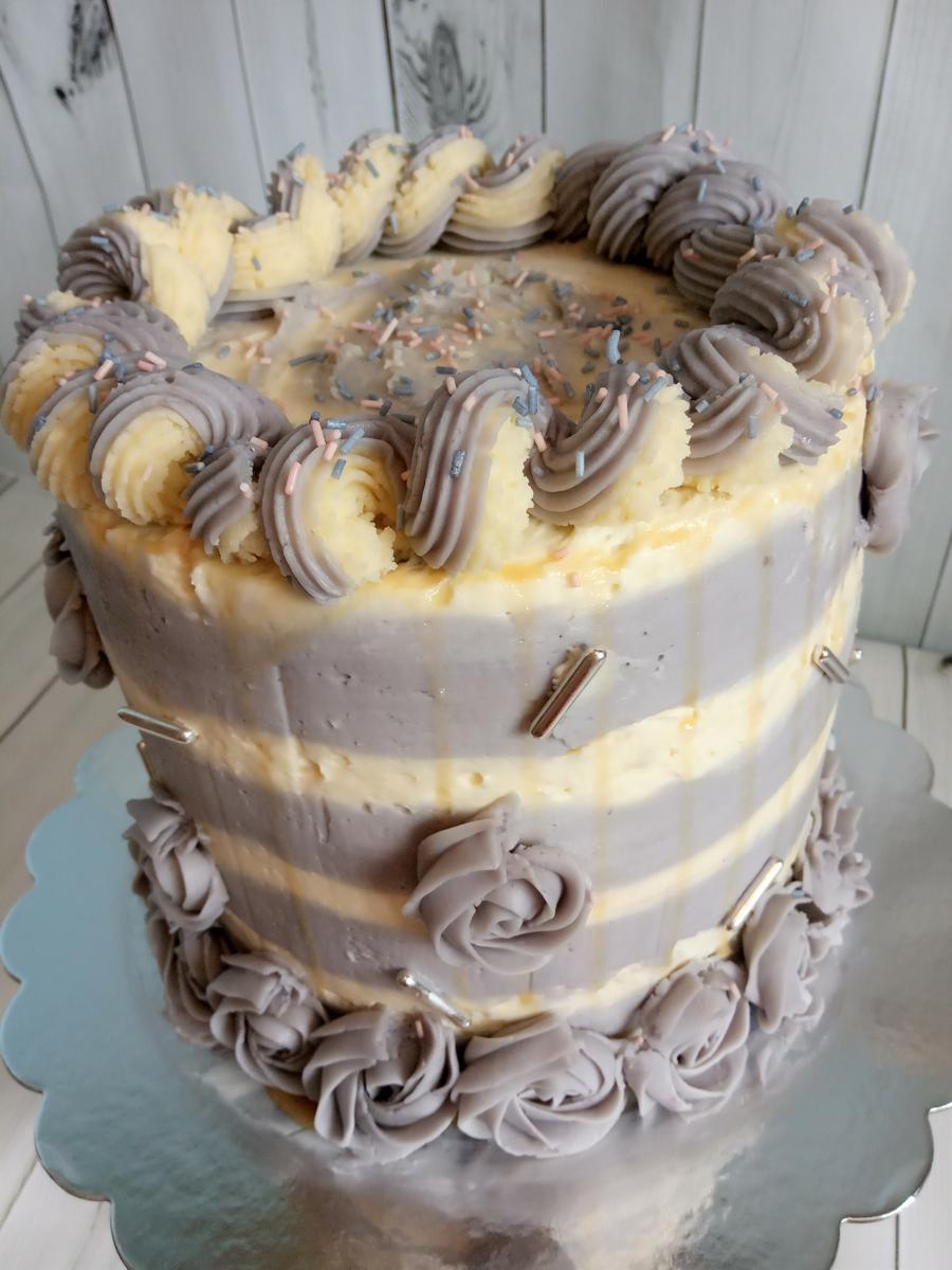 Detalle tarta rositas crema