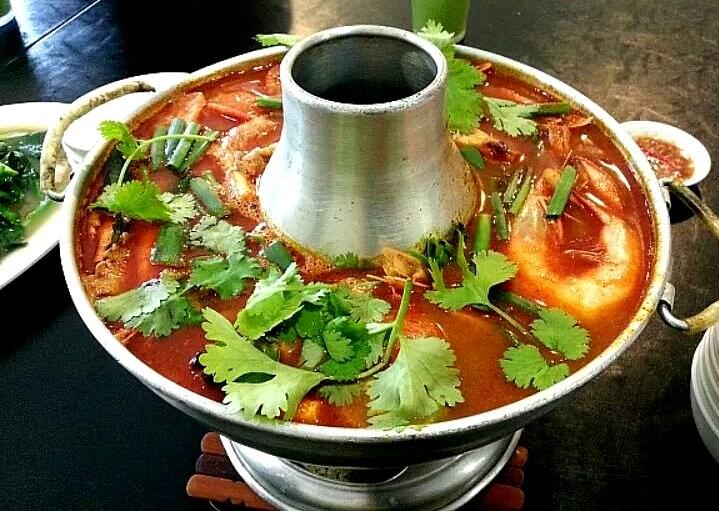 sopa de camarones tailandesa