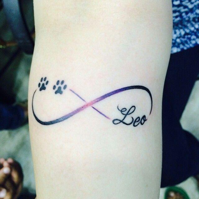Tatuajes de huella de mascota con infinito
