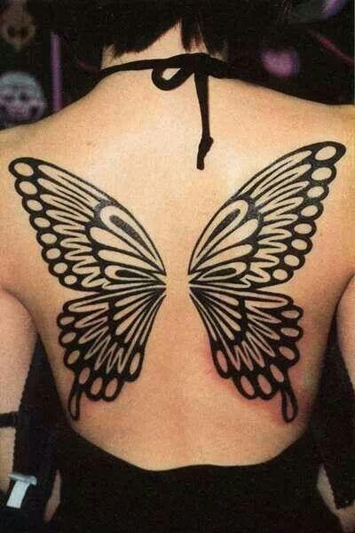 Tatuaje de alas de mariposa