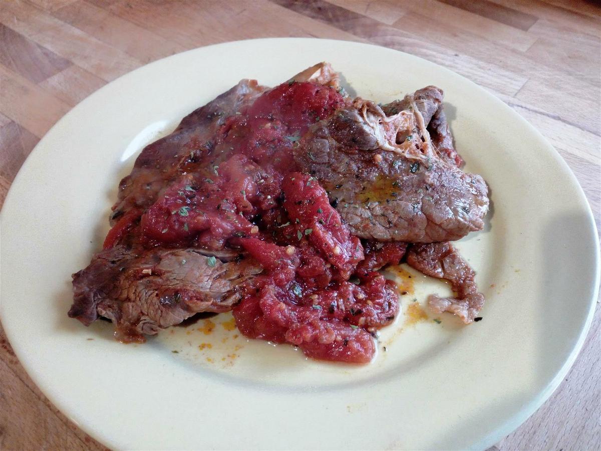 Carne a la pizzaiola - Carne alla pizzaiola - Meat pizzaiola recipe