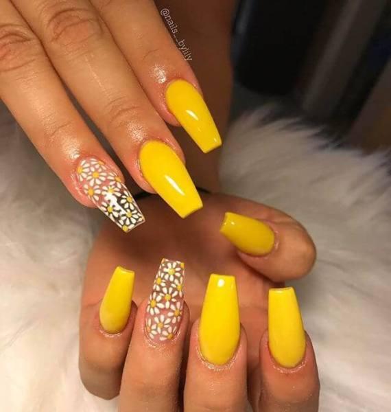 50 magníficas uñas acrílicas amarillas para darle sabor a tu moda | Belleza