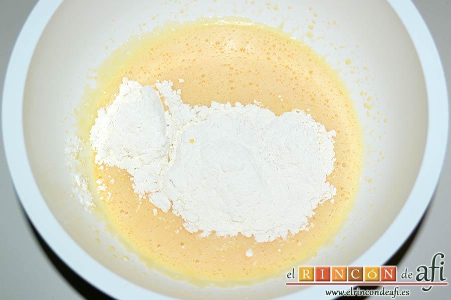Bocados de yogur y manga, añadirla por tanda a la mezcla anterior