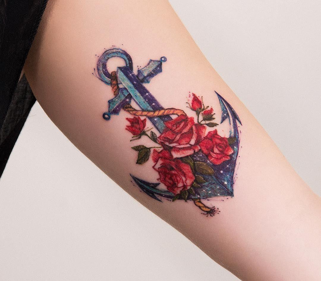 Tatuaje de ancla con flores