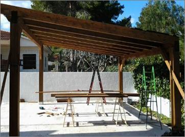 Pérgola en un patio representa la del tipo: "al agua"