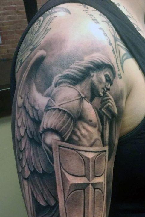 Tatuaje de Ángeles orando o rezando