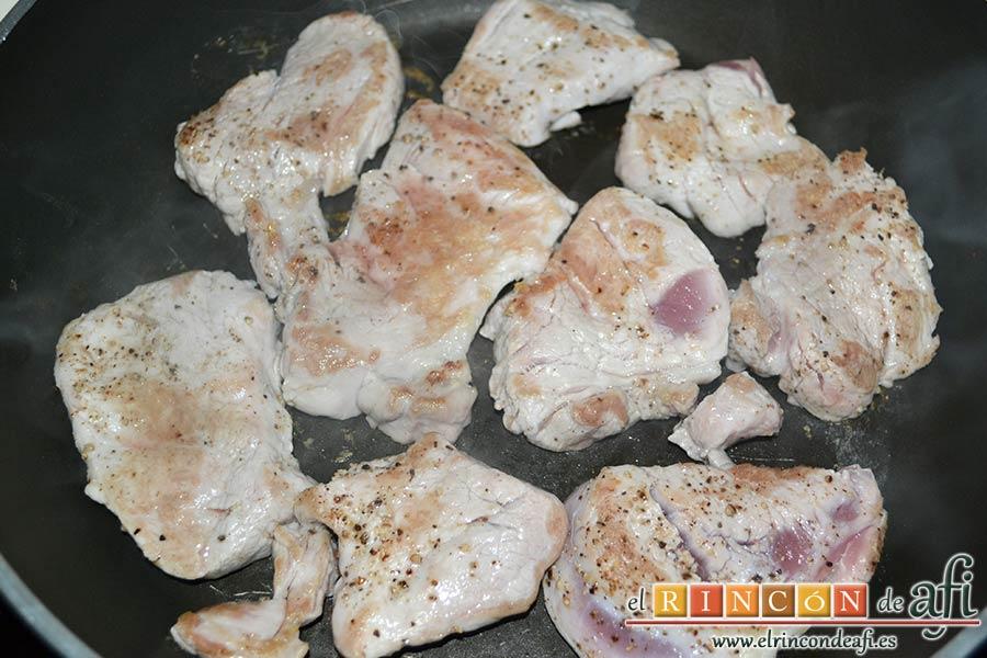 Solomillo de cerdo con salsa de paté, hacerlos por ambos lados