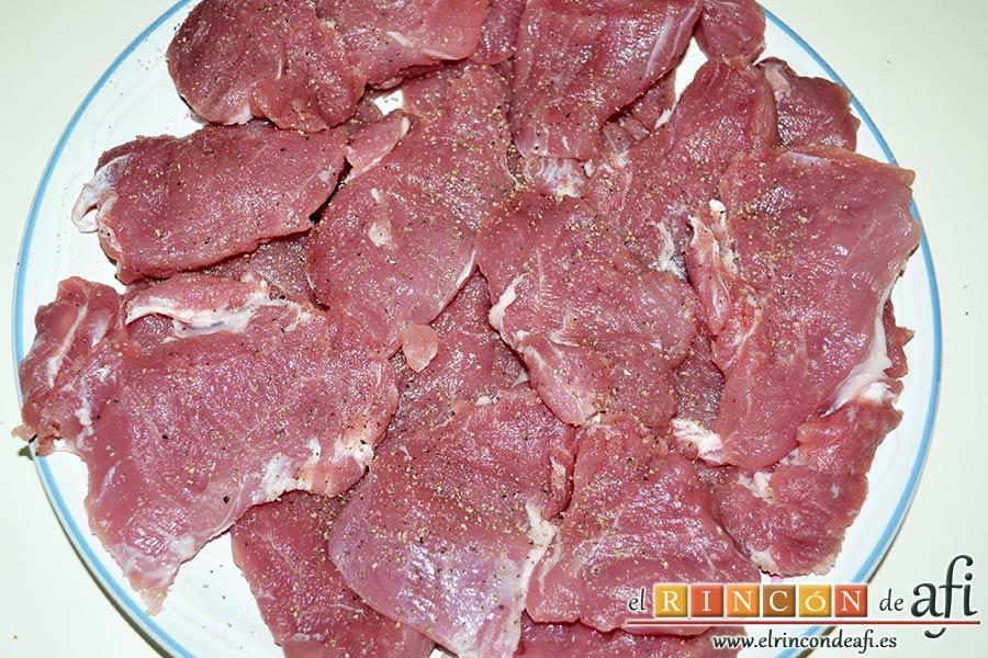 Solomillo de cerdo con salsa de paté, salpimentar