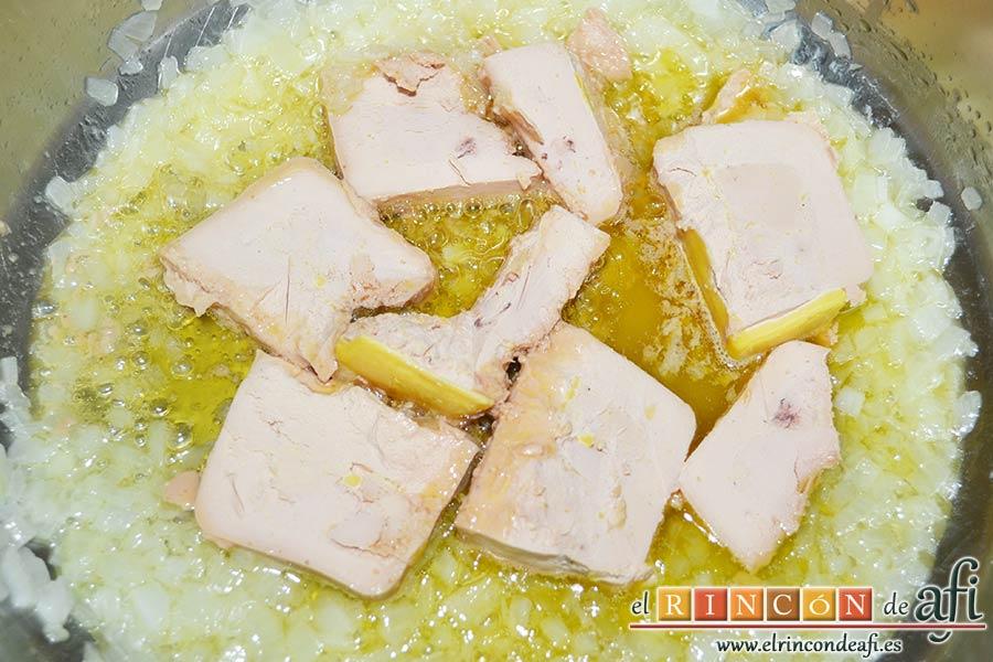 Solomillo de cerdo con salsa de paté, ir deshaciéndolo