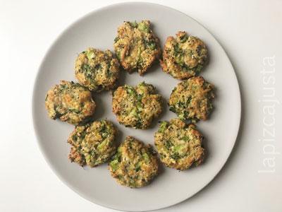 plato de nuggets de brócoli