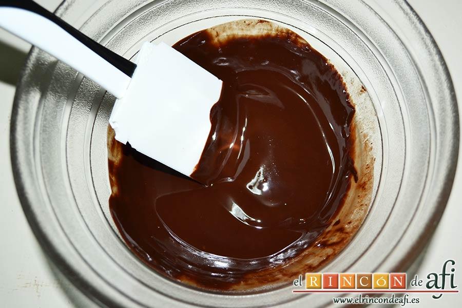 Lenguas de gato de naranja, añadir mantequilla y derretir al microondas