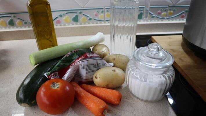 Los ingredientes necesarios para hacer el puré de verduras en la Olla GM