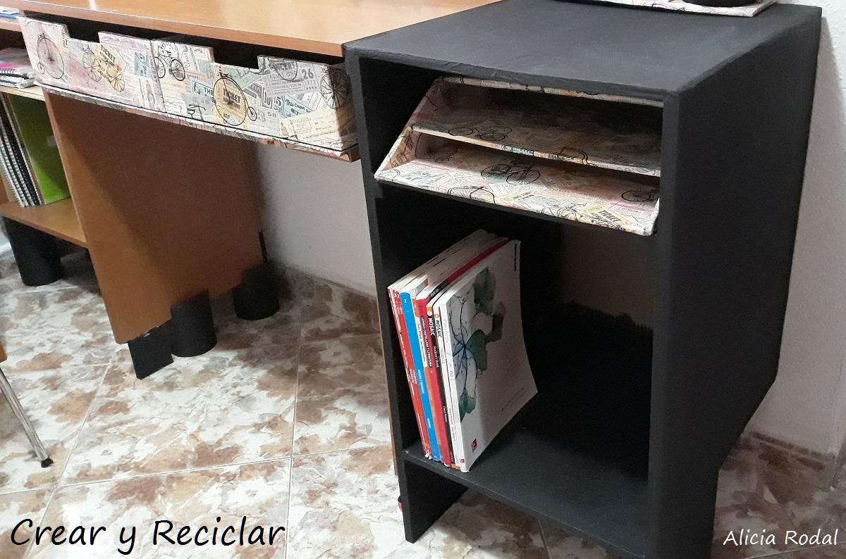 Como hacer muebles, organizadores, repisas y cajones de cartón, para tener tu ropa, materiales y demás objetos, bien organizados en el armario. 