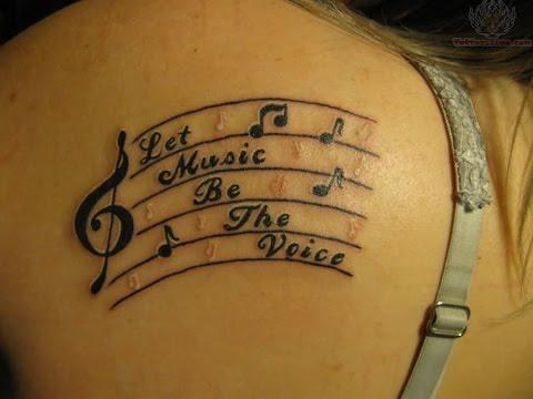Tatuajes de frases de canciones con elementos adicionales