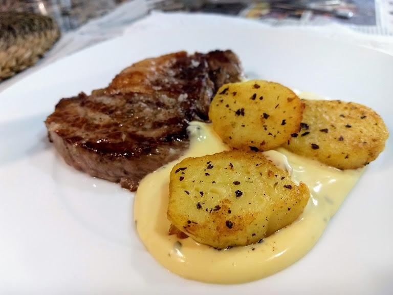 Patatas parís con salsa bearnesa