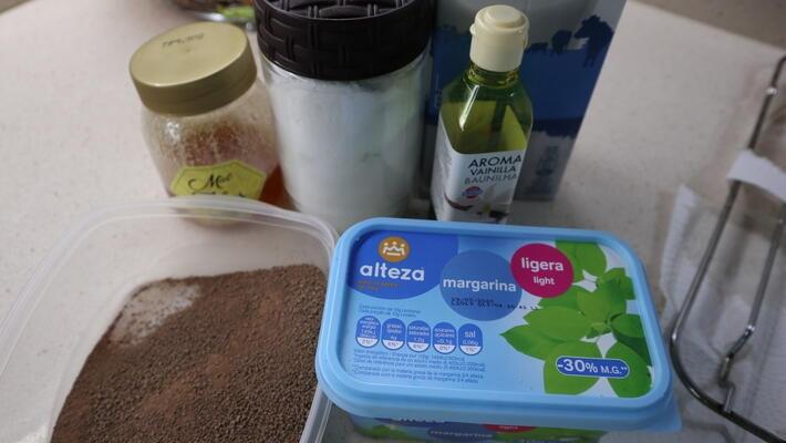 Los ingredientes necesarios para hacer la cobertura de chocolate con Thermomix