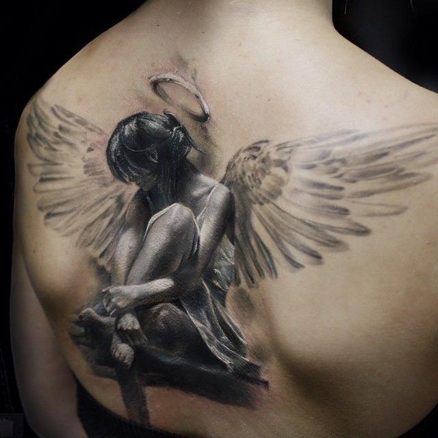 Tatuaje de ángel gótico