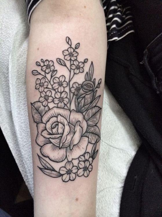 Tatuajes de flores en blanco y negro
