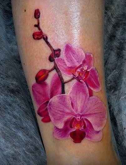Tatuaje de orquídeas para mujer