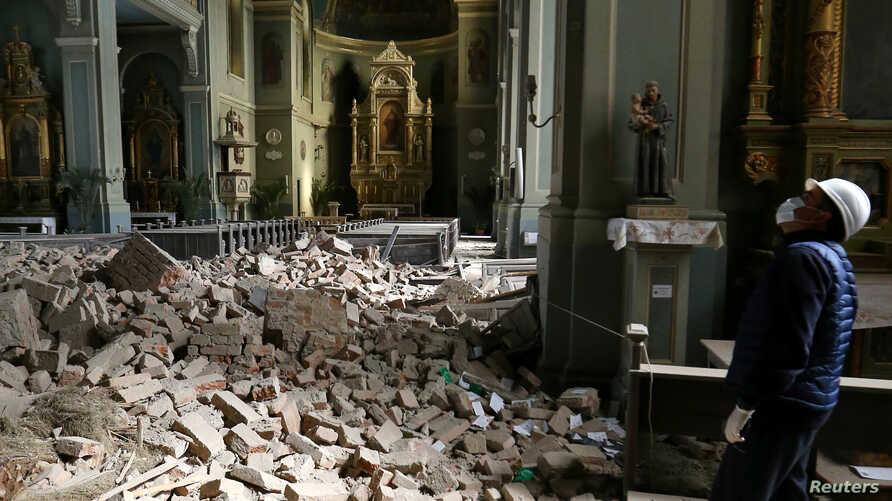 Techo colapsado en la Basílica del Corazón de Jesús en Zagreb, Croacia