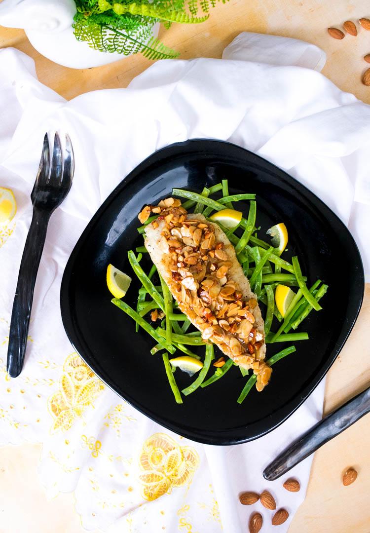Pescado amandine con salsa de almendra, limón y mantequilla