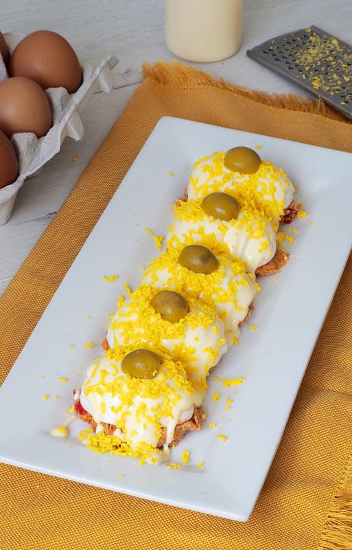 como se hacen huevos rellenos de atun y pimiento