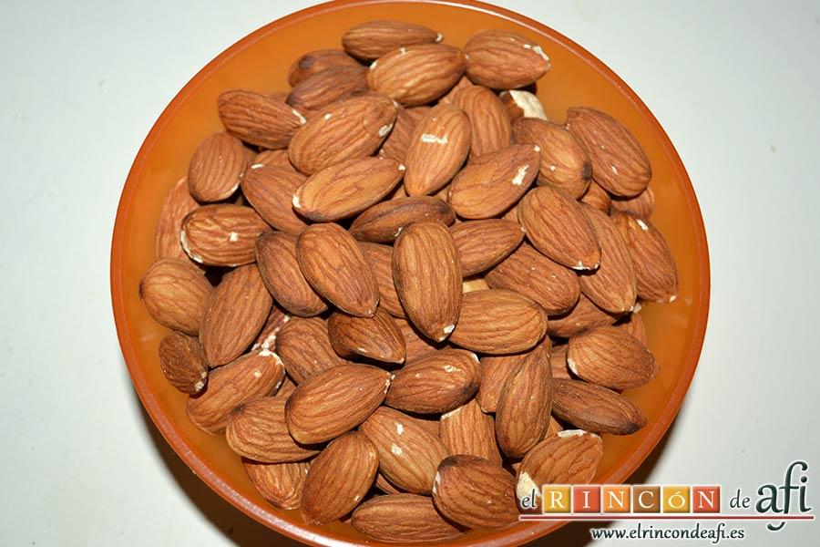 Ajoblanco, preparar las almendras crudas