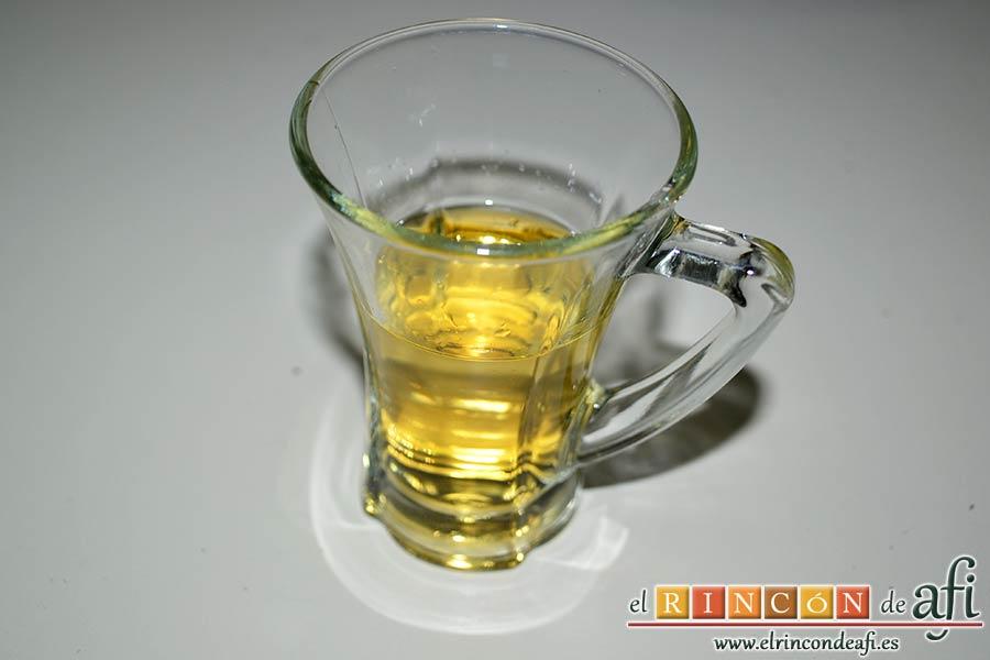 Ajoblanco, preparar el vinagre