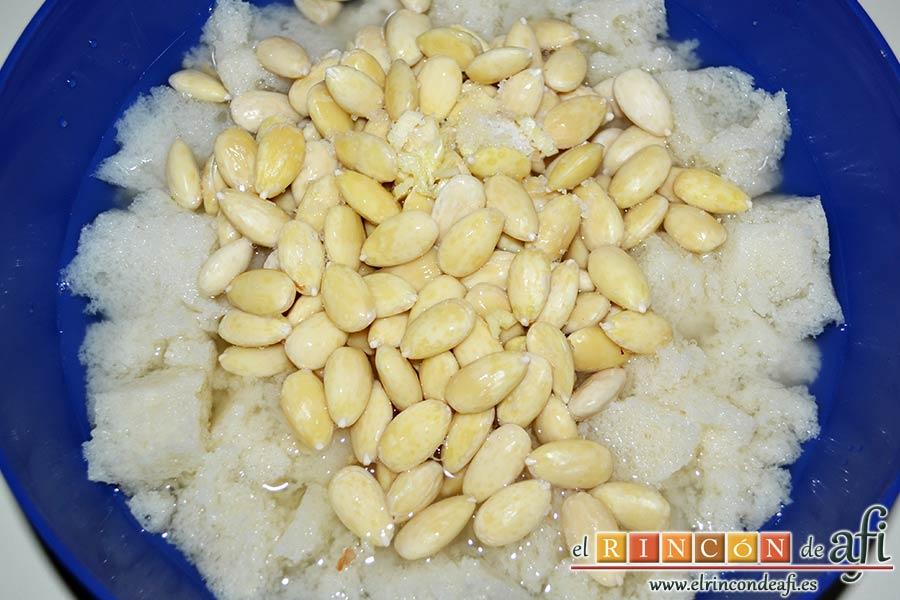 Ajoblanco, añadir el vinagre y la sal