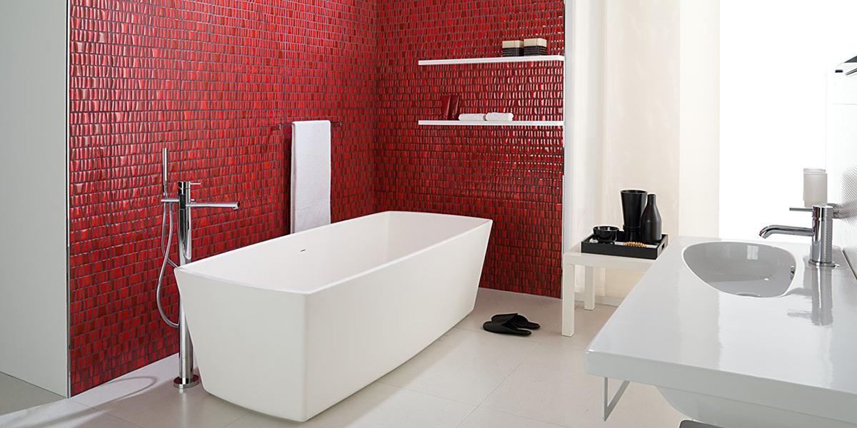 Baño en tonos rojos