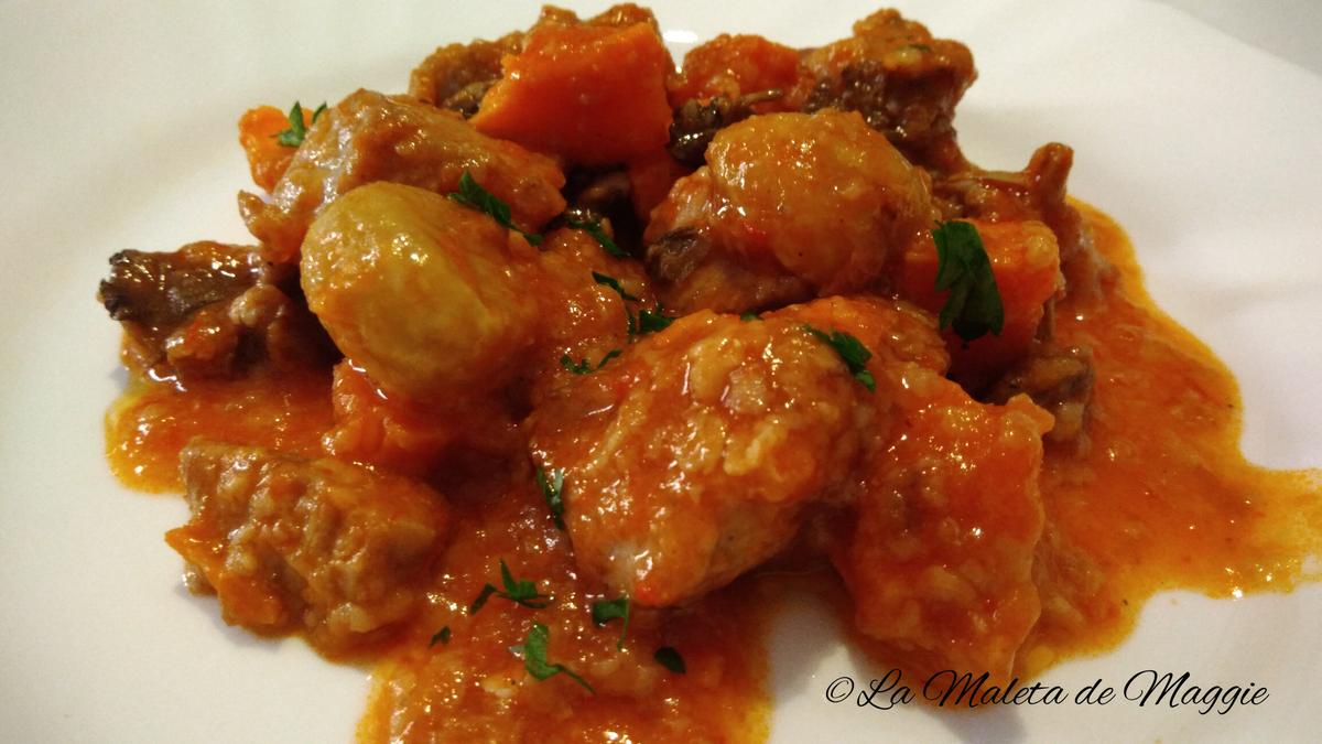 Estofado de carne con setas, castañas y boniato