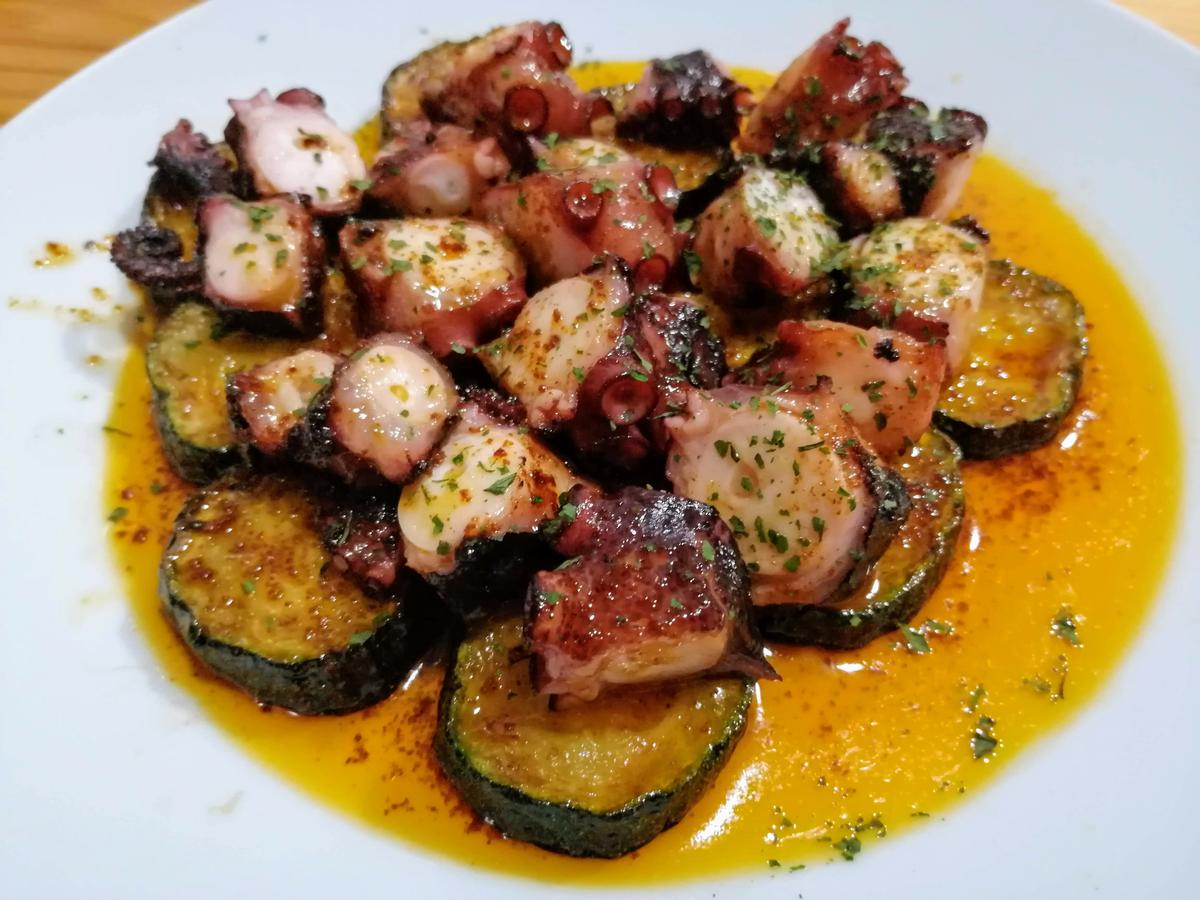 pulpo a la plancha con calabacín