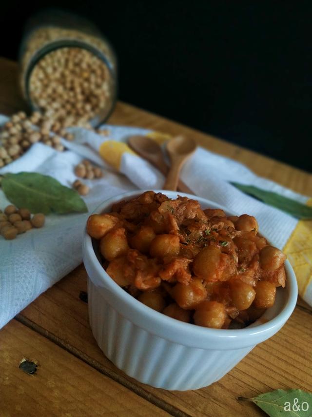 Garbanzos salteados con atún