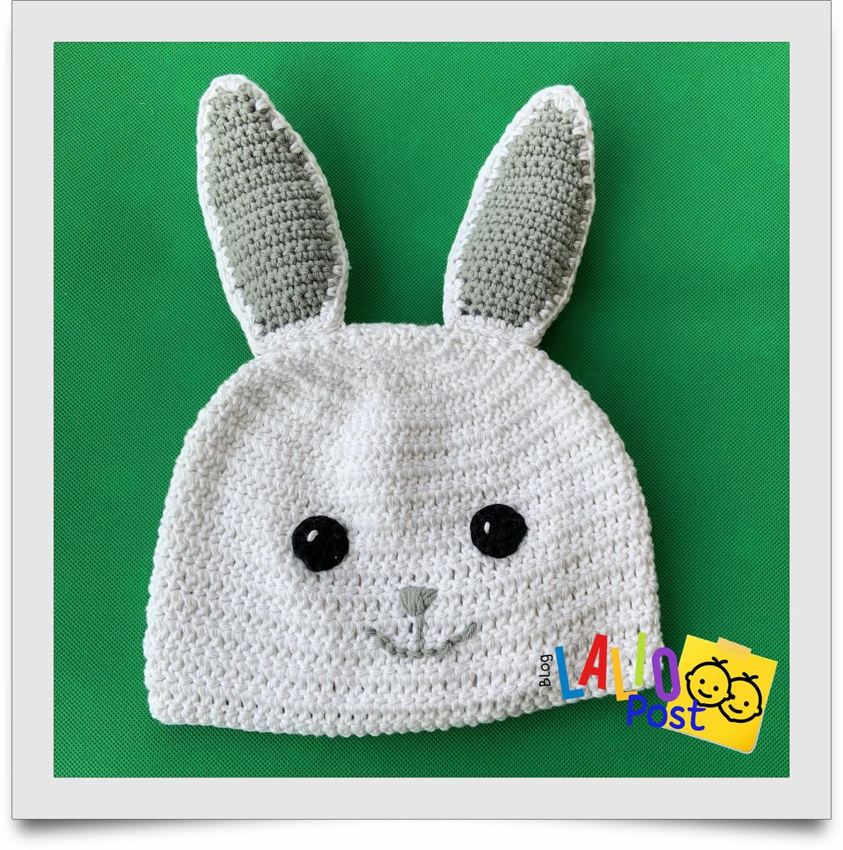 Gorro de conejo tejido a crochet