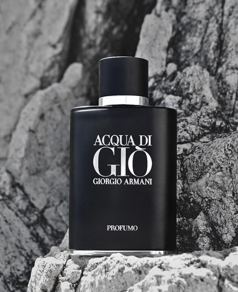 Acqua di Gio in black and white on a rock