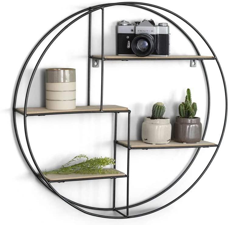 ¡Ideas baratas para decorar tus paredes! Esta estantería ayudará a decorar esa pared de la escalera que tan vacía se siente.