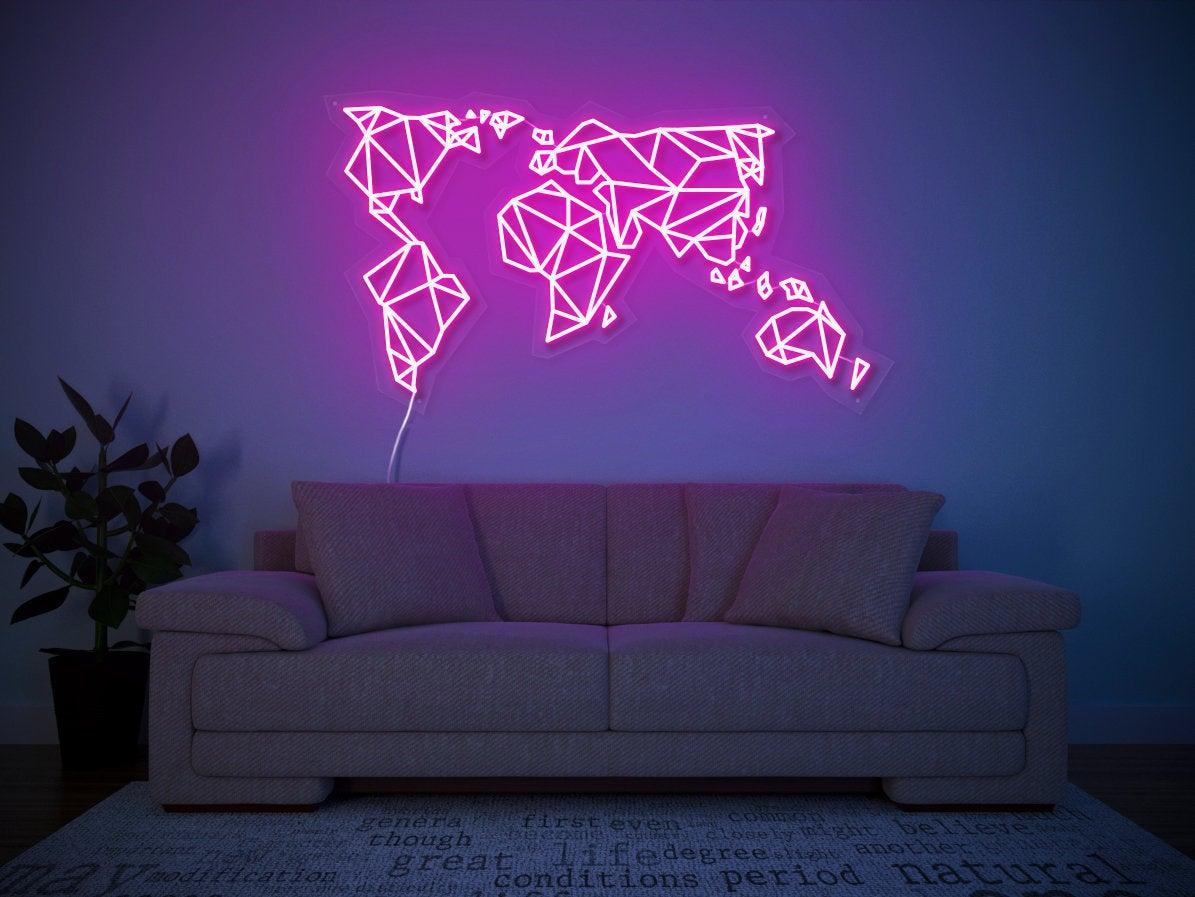 ¡Ideas baratas para decorar tus paredes! No optes por simples palabras cliché en los neones de pared. Ve a por ideas más originales y arriesgadas para un toque más moderno.