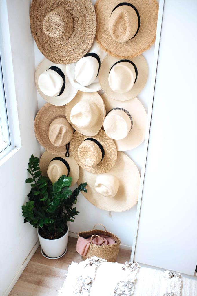 ¡Ideas baratas para decorar tus paredes! Hacer un colgador de sombreros es perfecto para adornar pequeñas paredes en tu casa
