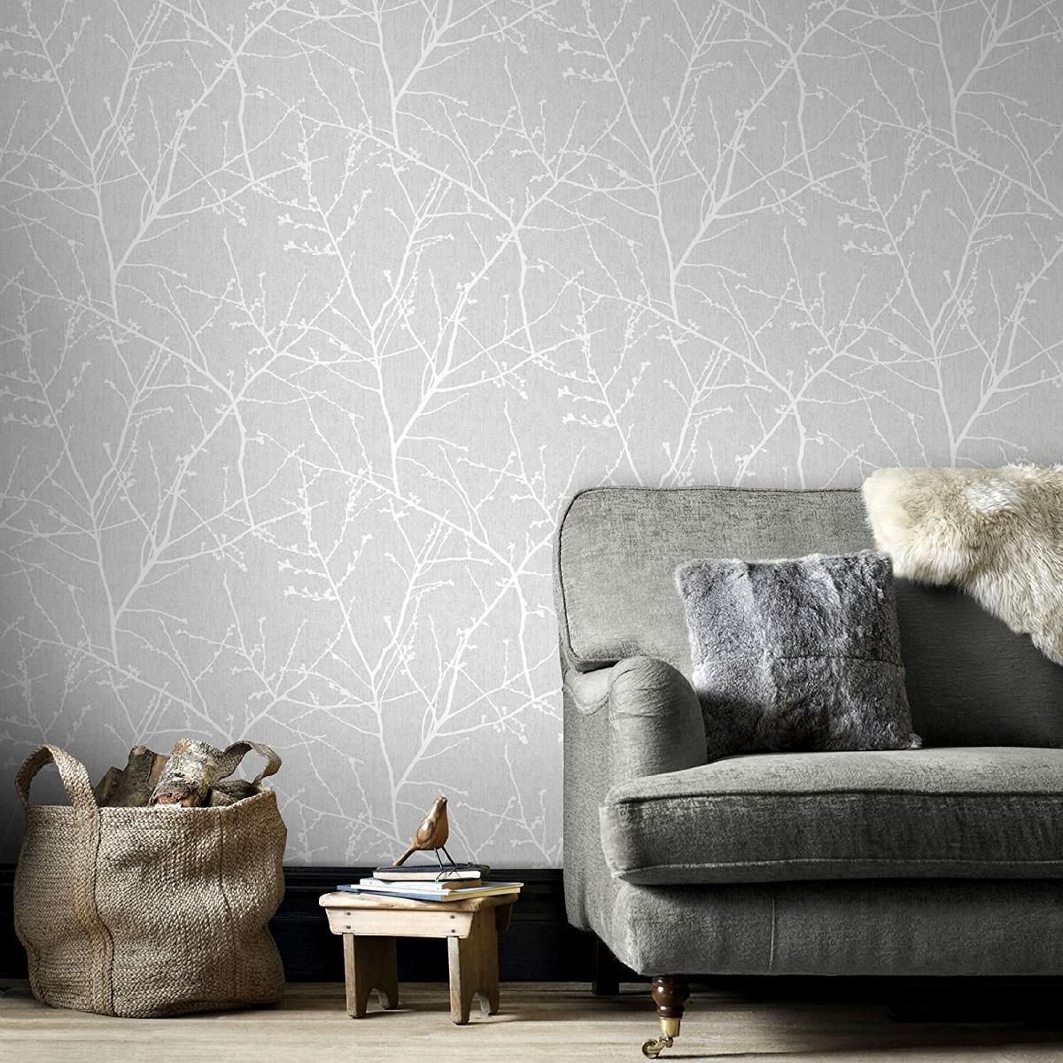 ¡Ideas baratas para decorar tus paredes! Un modo de llenar las paredes de tu salón es con papel pintado, queda genial.