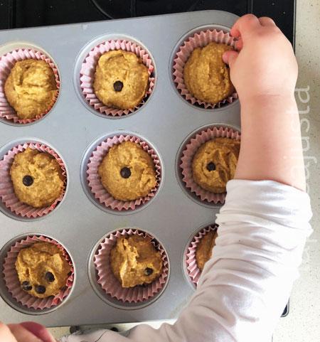 chips de chocolate en magdalenas calabaza
