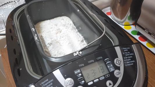 Pan con semillas en panificadora (7)