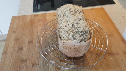 Pan con semillas en panificadora (13)