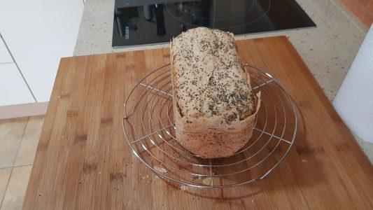 Pan con semillas en panificadora (15)