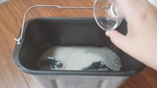 Pan con semillas en panificadora (1)