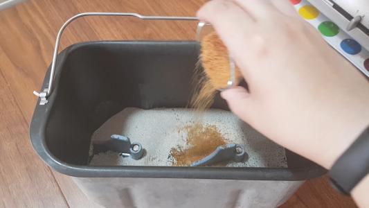 Pan con semillas en panificadora (2)