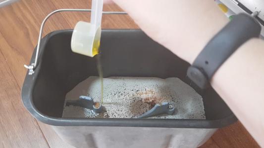 Pan con semillas en panificadora (3)