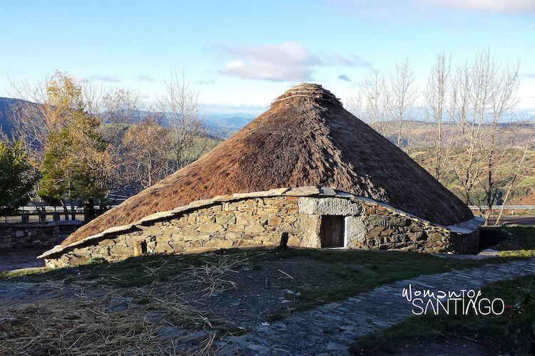 Casa típica en la aldea del Camino de Santiago Francés, O Cebreiro