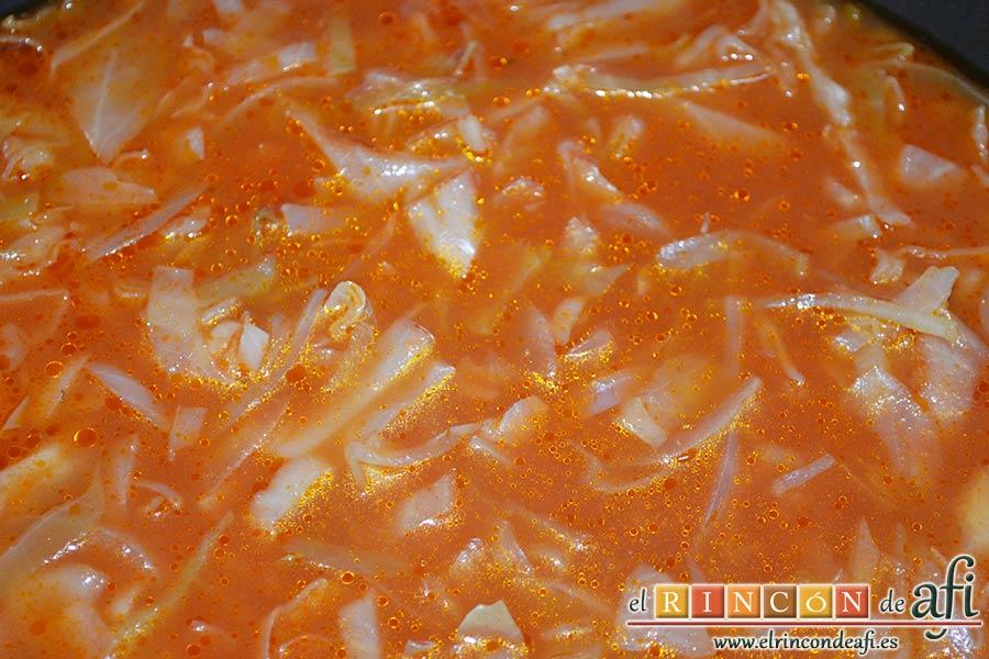 Sopa de col y tomate, cocer hasta que la col esté hecha