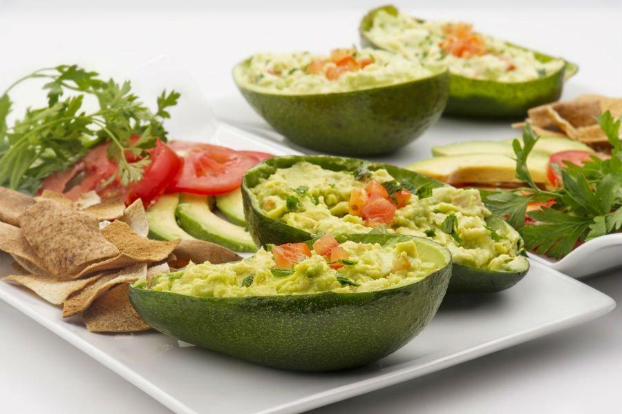 aguacates rellenos de salmon
