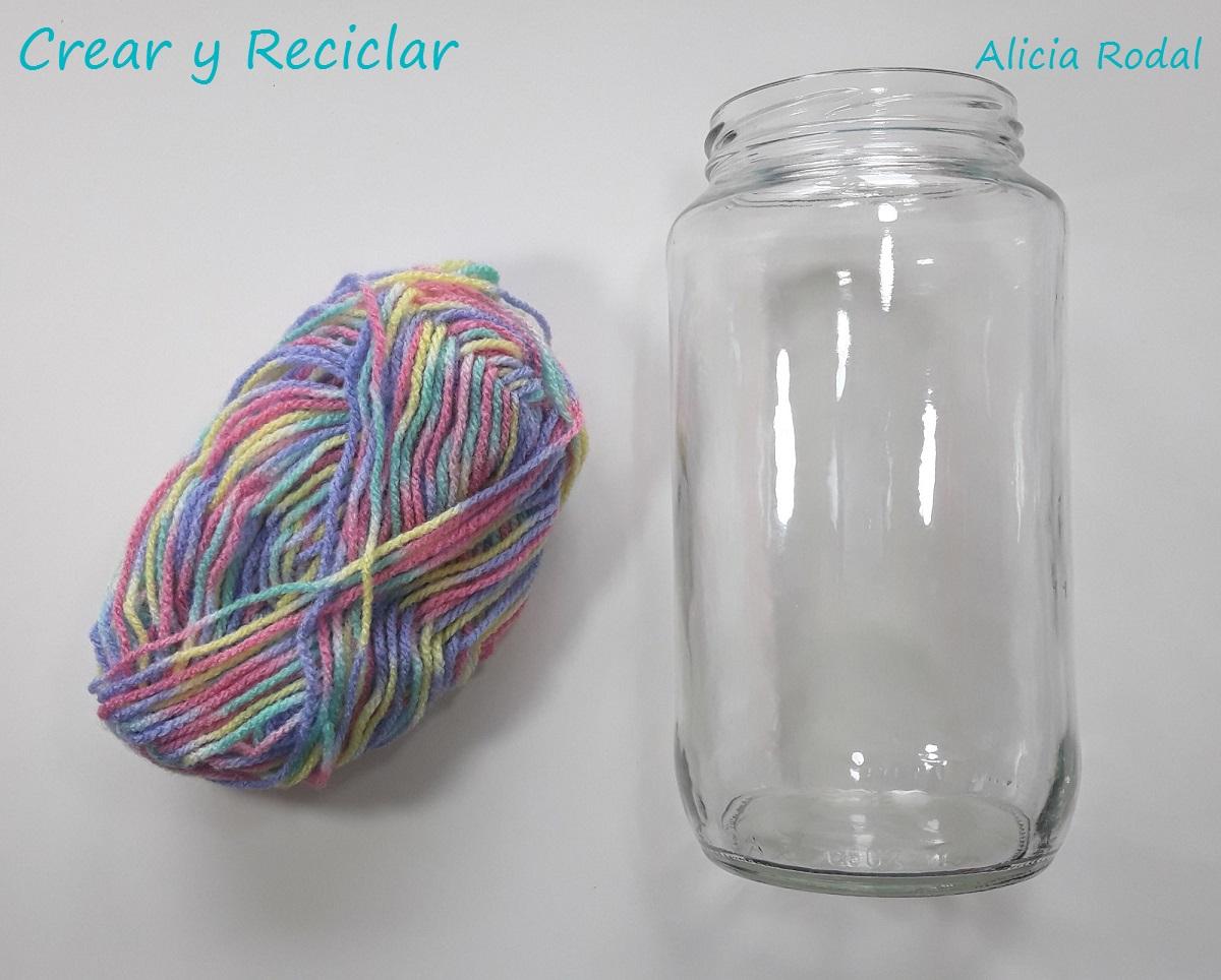 Cómo decorar envases, frascos o botellas de vidrio, de una manera fácil y divertida, para hacer en familia y con materiales reciclados.